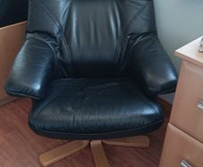 black leather lean back recliner chair
