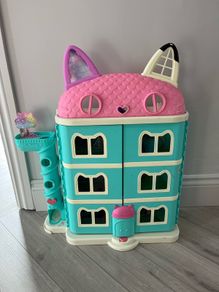 Gabby's Dollhouse & Figures