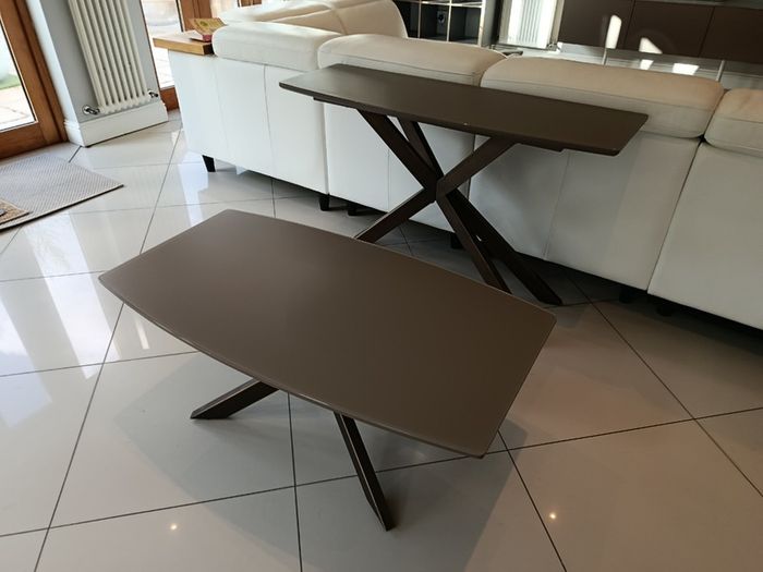 Coffee table from Eazy Living, brown glass top