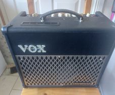 VOX Valvetronix VT15 AMP, working great and in excellent condition