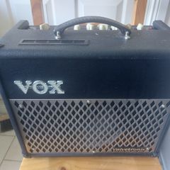VOX Valvetronix VT15 AMP, working great and in excellent condition