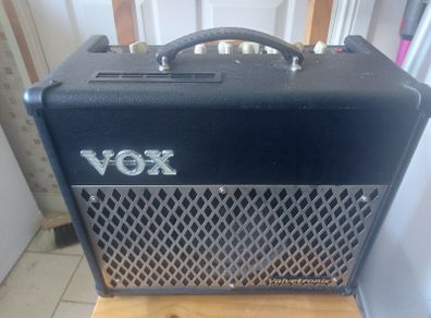 VOX Valvetronix VT15 AMP, working great and in excellent condition