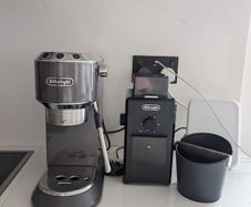 De'Longhi Coffee Machine and Grinder