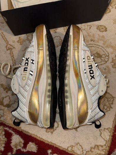 Nike Air Max 98 Hyperlocal AJ6302-100