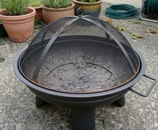 Classic Round Metal Fire Pit with Spark Guard Lid (58cm)