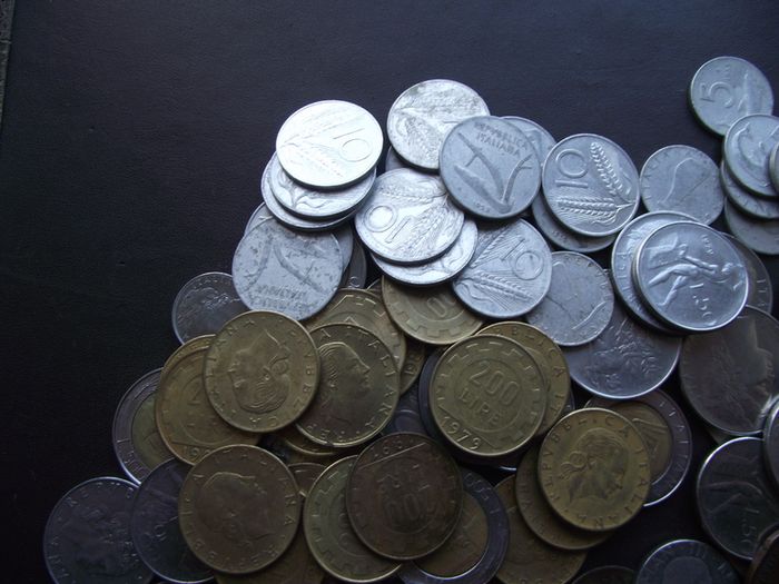 A Lot of 670 grams of Italian coins