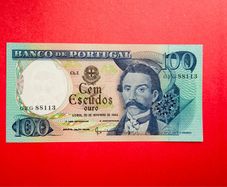 Portugal.  100 Escudos  1965  Pick 169  ( uncirculated )