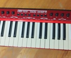 Behringer U-control UMX490 midi/usb keyboard