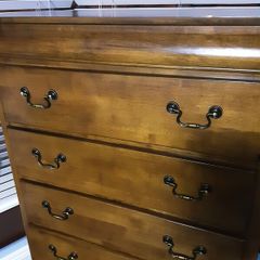 Bedroom mahogony 5 drawers chest of drawers immaculate condition