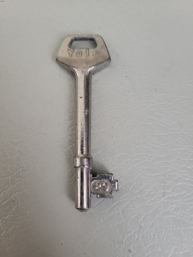 Union keys and basta and cara. yale