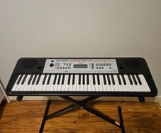 Yamaha YPT 260 keyboard with stand and charger