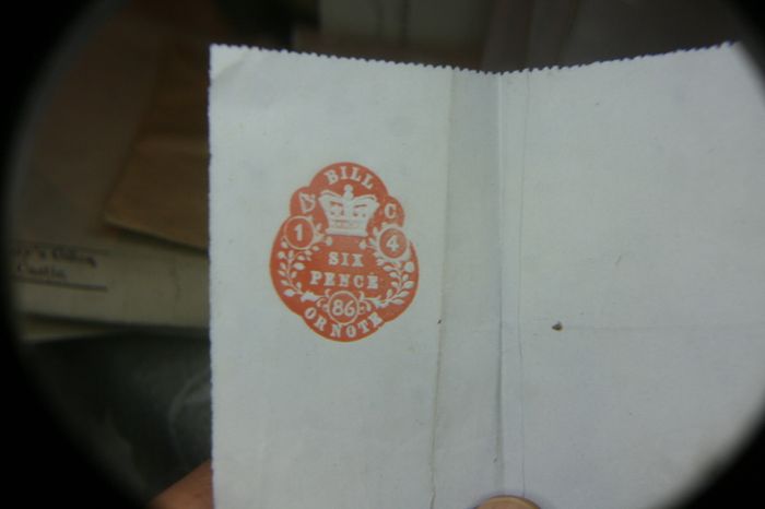 Queen Victoria - 6d Red - Bill or Note SIX PENCE 1886 NOT USED