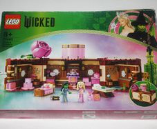 LEGO Wicked Glinda & Elphaba's Dormitory - Play & Display 75683