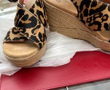 footwear size 7 uggs