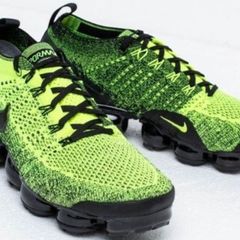 Nike air vapormax flyknit 2 volt black  Size uk 9