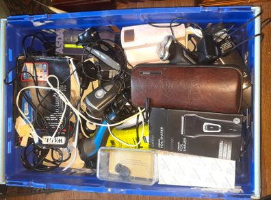 Large Boxlot of Electric and Battery Razors, Postage Available or Collection
