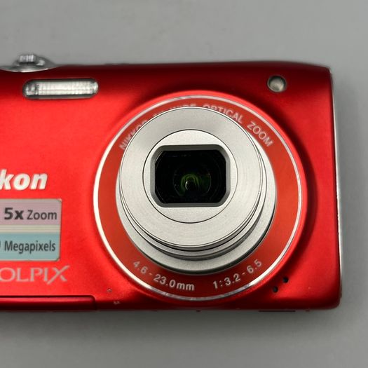 Nikon Coolpix S3100 14MP Digital Camera Red - Boxed - Full Kit