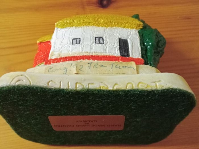 Vintage Souvenir  Thatch  Cottage  / Galway