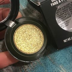 mac limited edition dazzle collection eyeshadow in I like 2 watch
