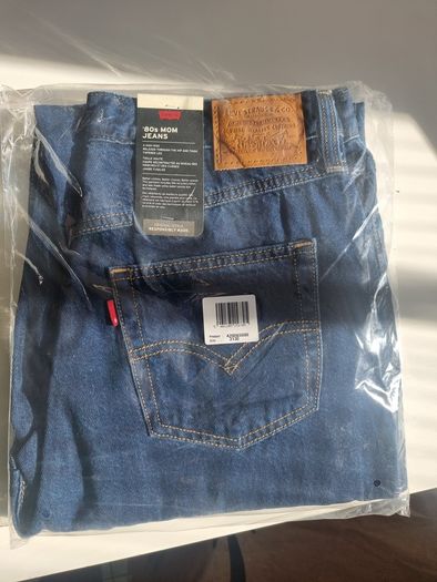 Levi's Women's 80s Mom Jeans, Running Errands, 31W/30L, Size M