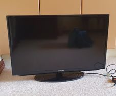 Samsung TV Excellent Condition (With Remote)