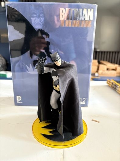 mezco one:12 Batman Dark Knight Returns