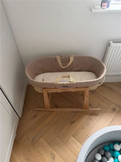 Little Green Sheep Organic Knitted Moses Basket & Mattress - Truffle
