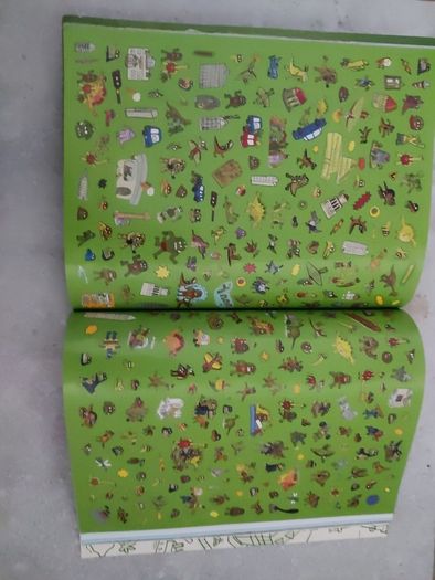 Dino Supersaurus Book with 2000 Stickers