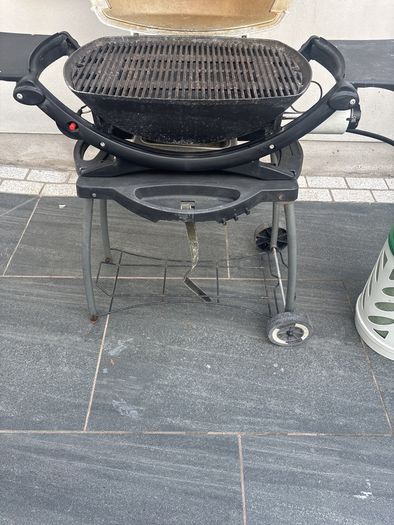 Weber Q2000 BBQ & stand
