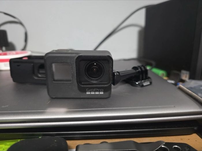 GoPro Hero 7 Black + Accessories & SD Card