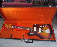 Fender American Vintage ii 1966 Jazzmaster 3 Colour Sunburst.