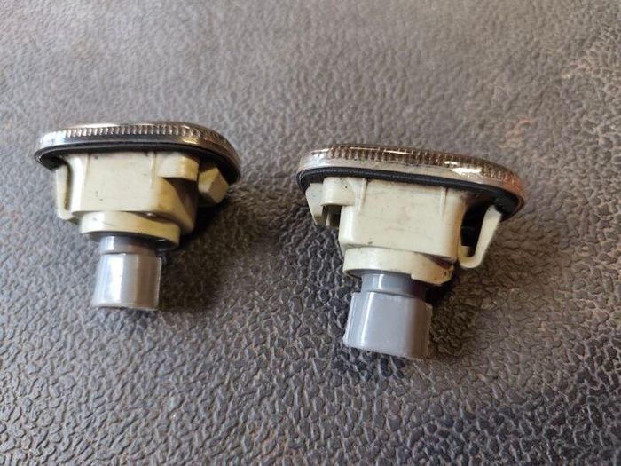 ZZW30 Toyota MR2/ MR-S Tinted Fender OEM Indicators