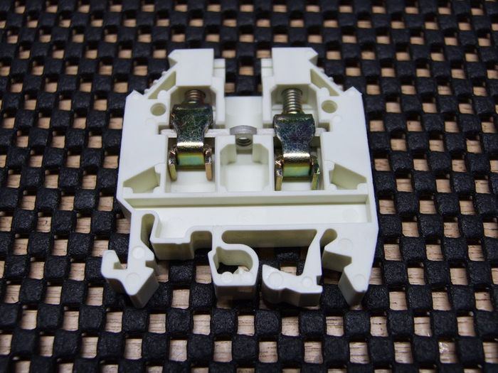 Din rail terminals (Large)