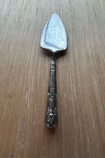Vintage Mayell silver-plated cake slice server.