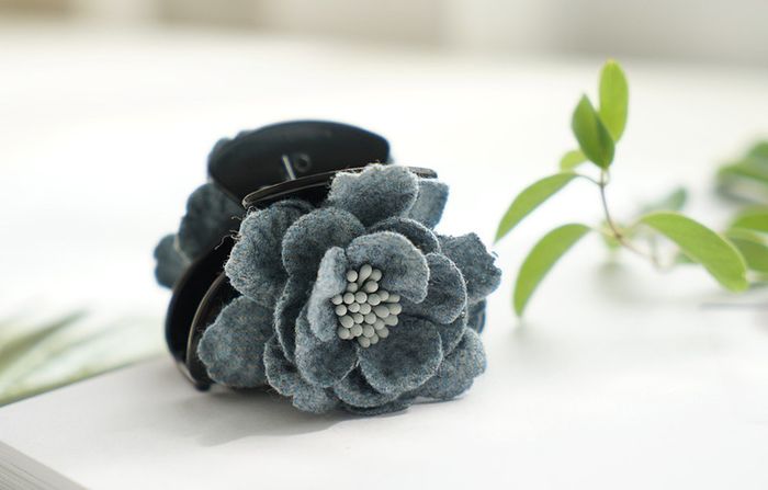 Lage Acrylic flower  Hair Claw Clips