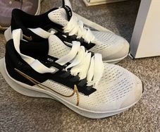 nike runners 30 each size 4and a half
