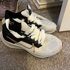 nike runners 30 each size 4and a half