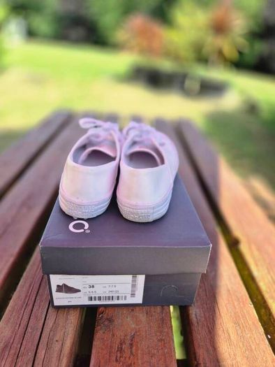 Converse Leather All Stars - Size 5 UK , 39 EU
