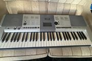 Yamaha PSR-E403 keyboard