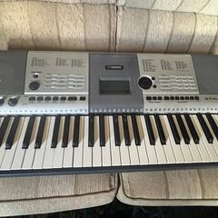 Yamaha PSR-E403 keyboard