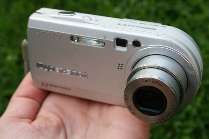 Sony Cyber-shot DSC-P100 5.1MP Digital Camera, Battery & Charger | Working