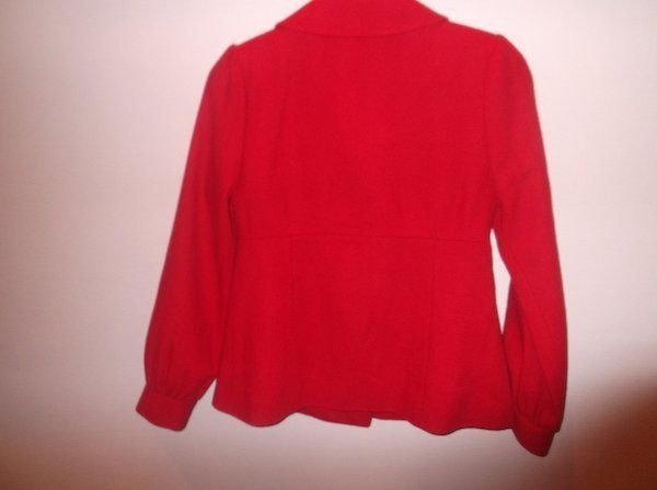 Girl's coat.Chest size 33/34ins (Age 12-13 y).Red