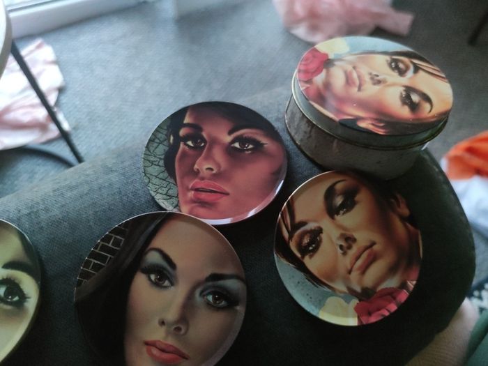 J H Lynch midcentury style coaster set in tin. Beautiful kitsch women art coasters. Tin and Cork coasters in metal tin. Kitsch home decor.