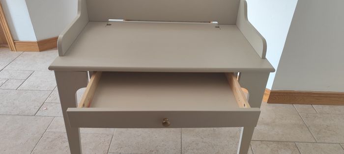 vanity/ desk