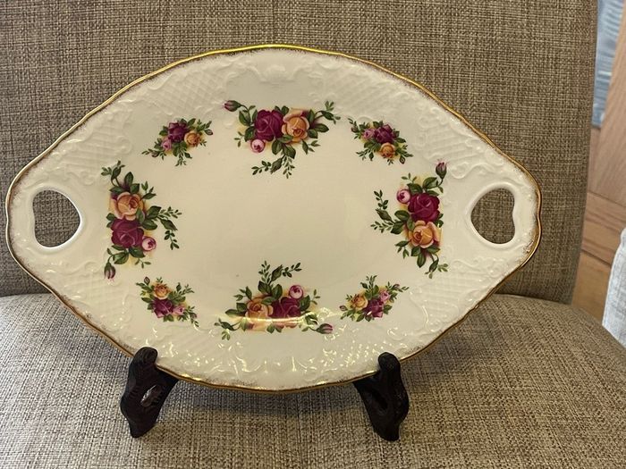 Vintage Royal Albert Old Country Roses Oval Tray With Heart Cut Out Handles 9.5"