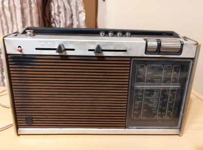 Vintage Portable Philips Radio