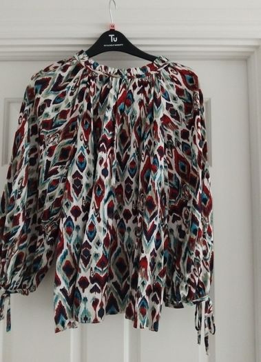 Multicoloures tie sleave Top size 12