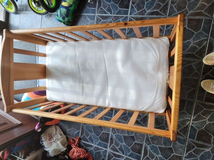 Wooden rocking crib