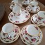 21 piece Elizabethan/Royal Albert Old Country Roses Bone China Tea Set Image 2