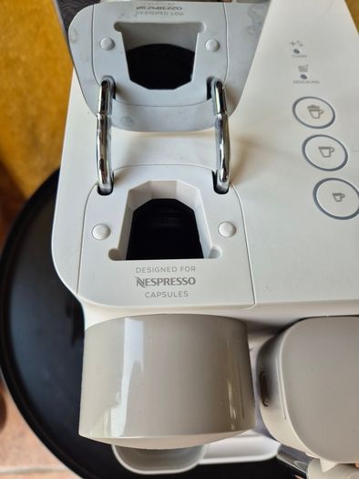 Coffee machine: DeLonghi Nespresso Lattissima One
